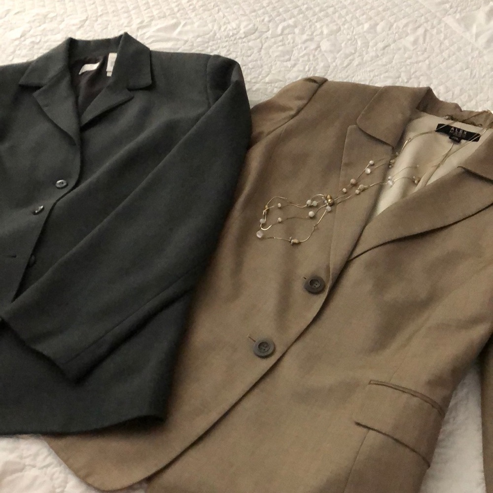 2 blazers plus LOFT necklace